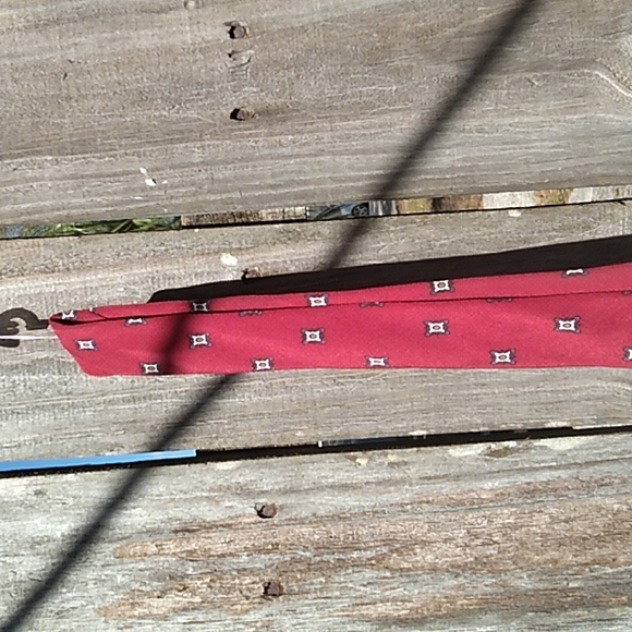 Vicky Davis Fish Tie - Picture 7 of 11